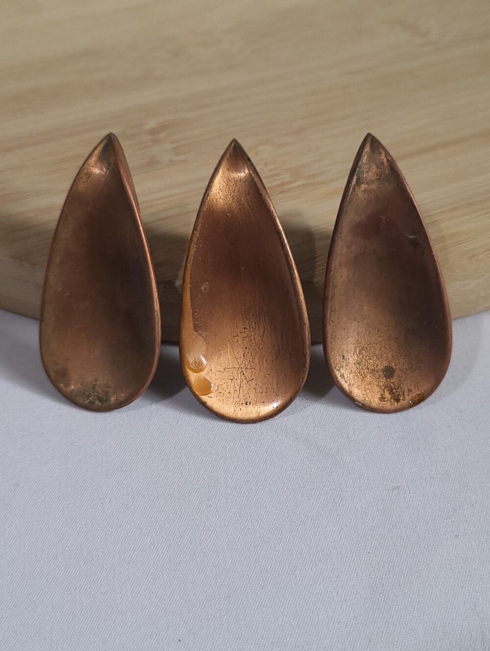 Vintage Amerock Teardrop Pendant Cabinet or Drawer Pulls Set Of 3